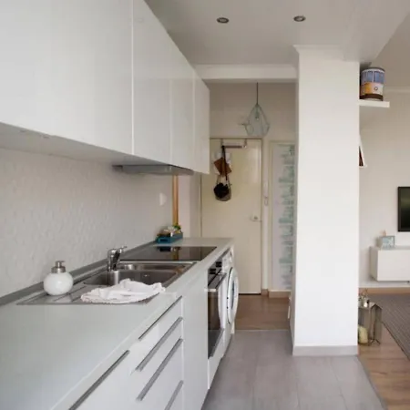 Bright Sunny 1 Bedroom With Air Conditioning