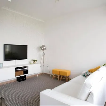 Bright Sunny 1 Bedroom With Air Conditioning *